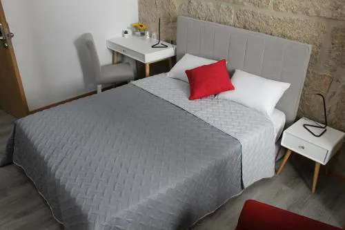 ALOJAMENTO GIRASSOL - Guest House - Quarto com casa de banho privativa