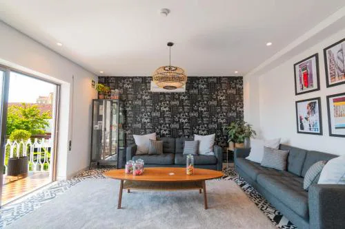 7Min From University and Sé Velha - AC - Work Desk - WiFi 300MBs -Suite 7 and 8
