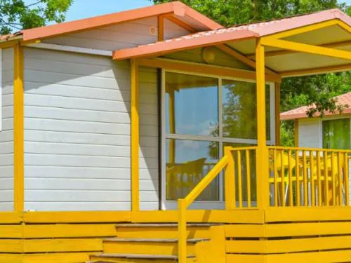 Bungalow Charmant avec Terrasse – 2 Chambres - API-1-52-1803