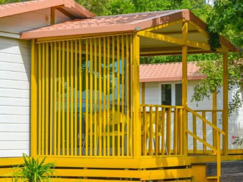 Bungalow de charme avec terrasse - 5 pers, 2 chambres, espace jardin - API-1-52-1838