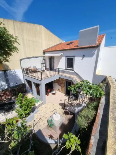 Comfortable rustic house with spacious garden near the beach