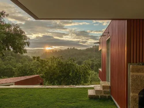 Holiday Home Ganzes Haus in Vila Soeiro Do Chão mit privatem Pool und Blick ins Grüne by Interhome