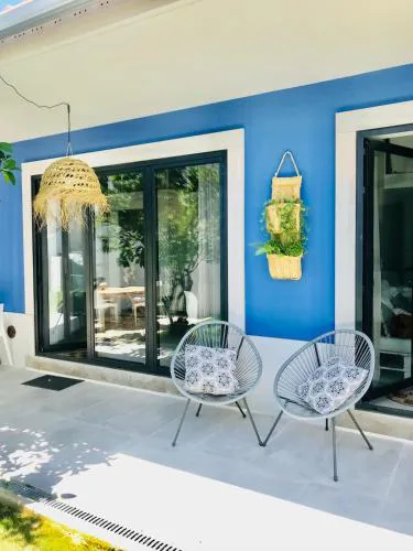 Trendy one bedroom house, beach & lagoon