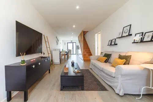 Gafa House - Family Accommodation and Workplace