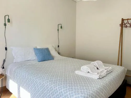 Modern & comfy - Beach 4min walk, Balcony, 3 bedroom