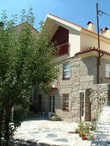 casa do meio da vila suites