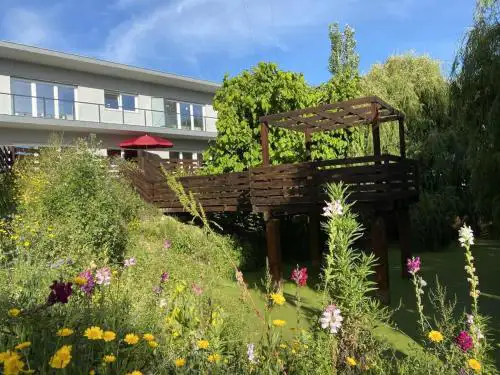 Da Silva Surf Lodge Six