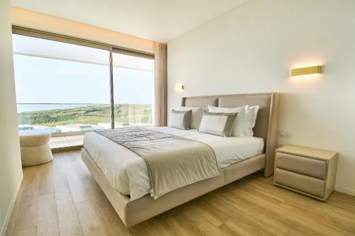 Luxury Oceanfront Apartment - 24K