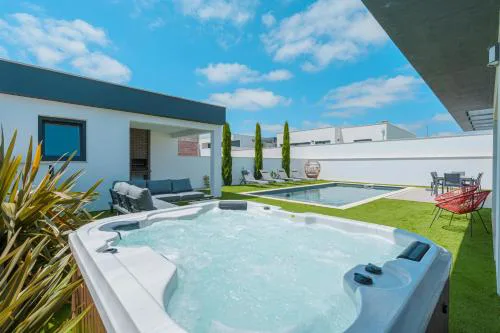Villa Mauricio with jacuzzi and private swimming pool
