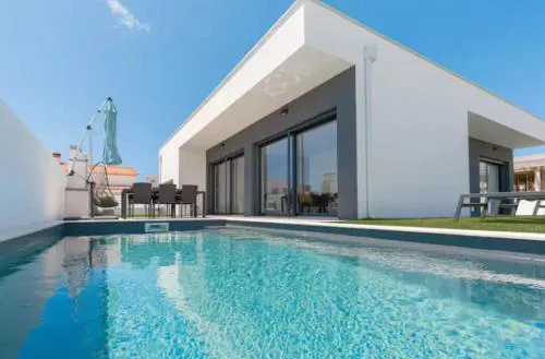 Villa with private pool in Santa Bárbara - 150 m²