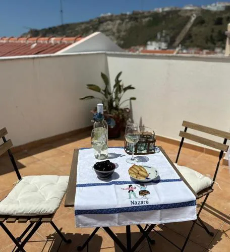 100 meters from the Beach! Rua da Paz Nazaré