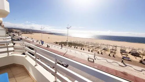 Apartamento à Frente Do Mar com Vista