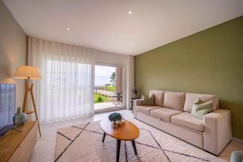 New Luxury Apartment, Sea View with Pool & Gym
