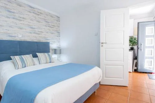 Rodrigues Family House 73A