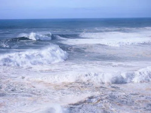 White Swell By Sítio da Nazaré