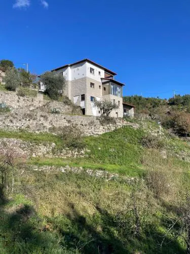 Serra Retreat