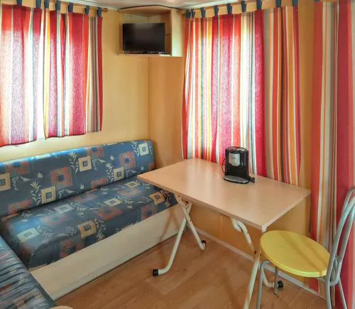 Charming Bungalow in Pataias, 18 m² with Shared Pool.