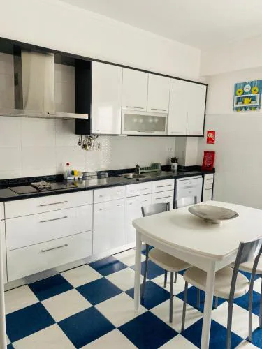 SwordFish City Center Apartment
