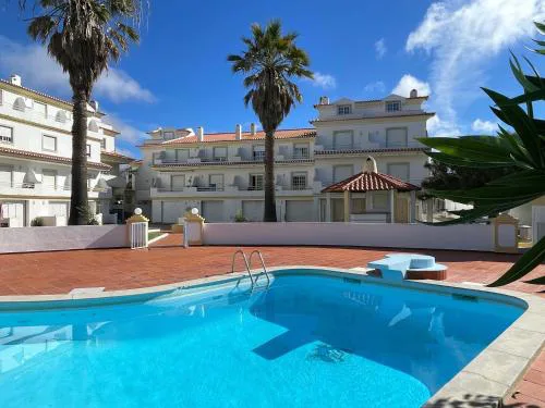Elegant 3-bed family beach house with large pool area