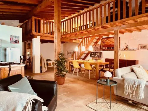 Charming Rustic Wine Cellar House in Reguengo Grande with Fireplace