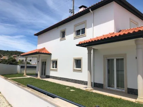 Torrezinha- Moradia Moderna em condomínio com piscina