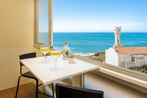Beachfront apartment, 25m from the Beach with AC and Heating