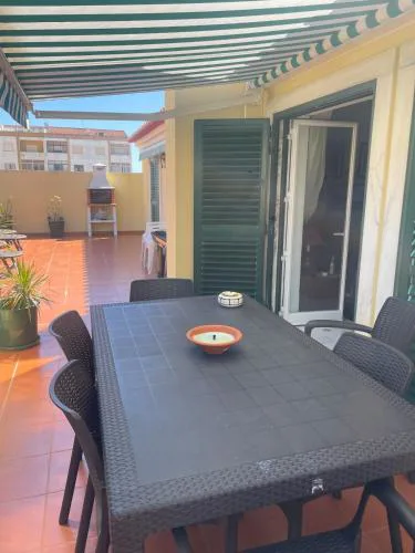 Santa Cruz Beach Penthouse -8 Beds- Near Lisbon