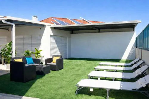 *Private Outdoor Area* 300m-Beach, Swing/No Stairs