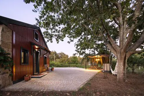 Quintinha do Varoso - Little Red Cottage House
