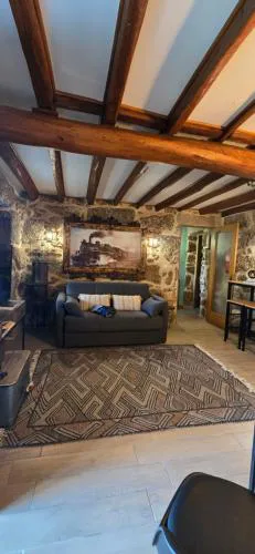 Rustic Retreat-Country House