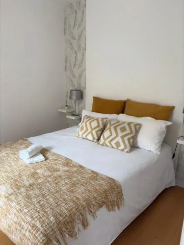 City Break-Quiet House with Private Patio