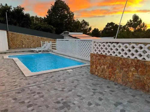Sunset Pool Villa In Lisbon