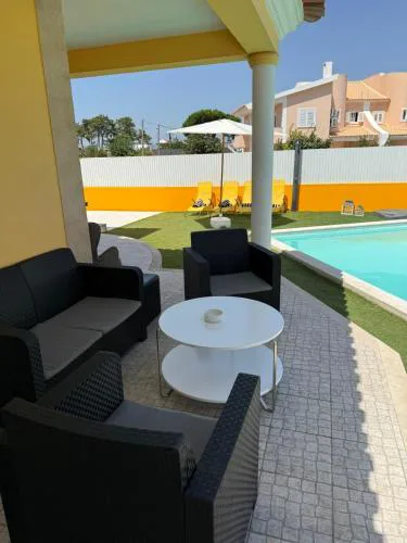 Pool, BBQ & Soccer Villa