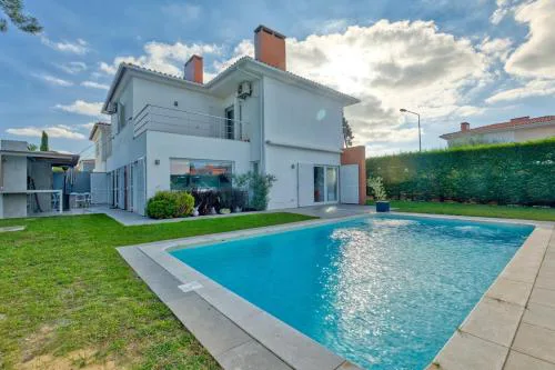 Vita Portucale ! Aroeira 4 Bdr Pool & Golf Retreat