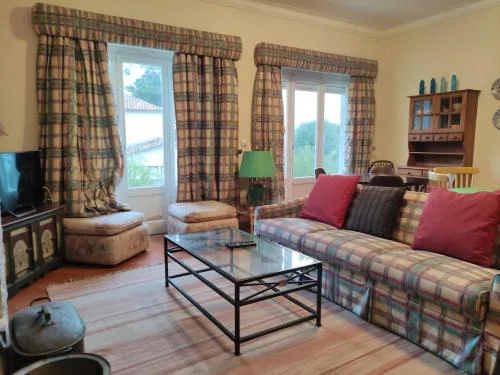 Classic 3BR Sintra Home near Beaches & Palaces