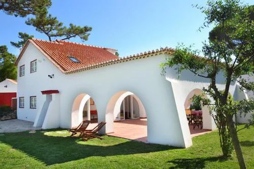 DOMUS QUIETA Quiet home, pool near beach for family & friends