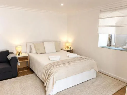 Modern Studio with Private Patio near Cascais and Sintra