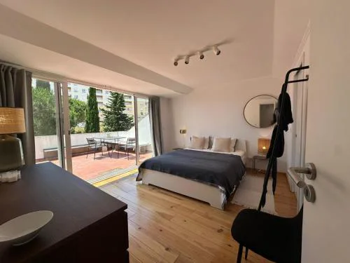 Suite privativa em apartamento em Algés, Lisboa