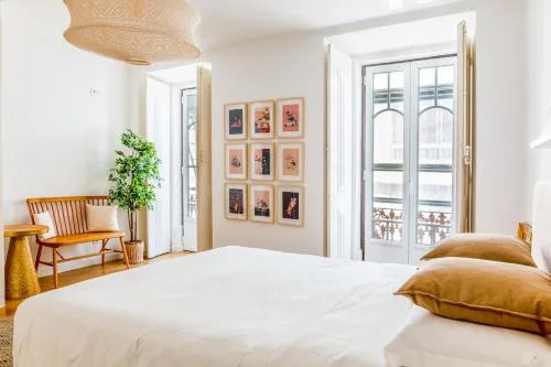 3-bedroom Apt with Private Patio in Cacilhas by Lisbeyond
