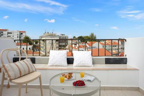 Almada Apt - Balcony with River View by Lisbeyond