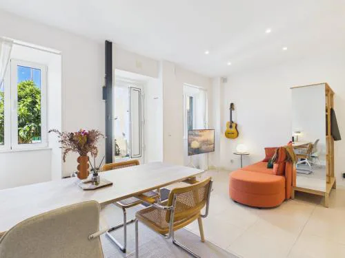 Cozy 1BR w/ AC & Shared Garden – Almada | By Airnest