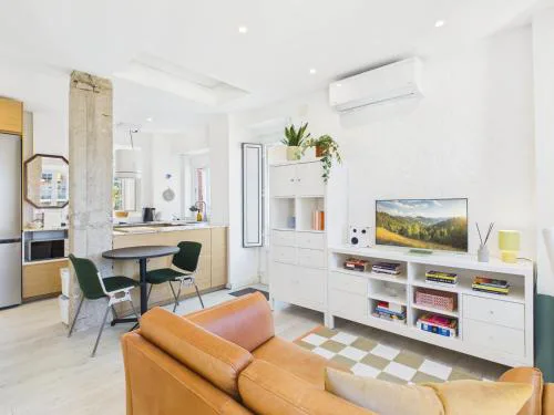 Cozy 1BR w/ AC, Terrace & Shared Garden – Almada | By Airnest
