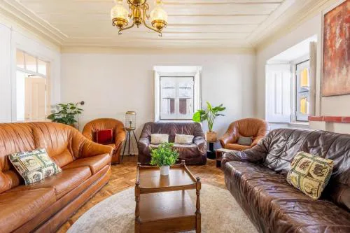 Almeirim House with large terrace and Parking