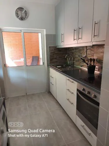 Warm Double Bedroom Central Beach Lisbon Parking