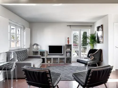 Carcavelos Beach&Bike House (view, parking, wi-fi)