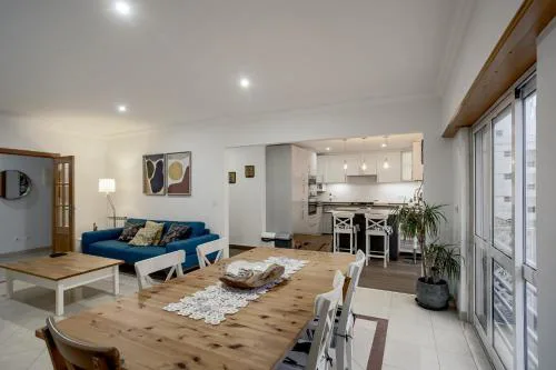 Carcavelos Bright & Modern Apartment by Homing