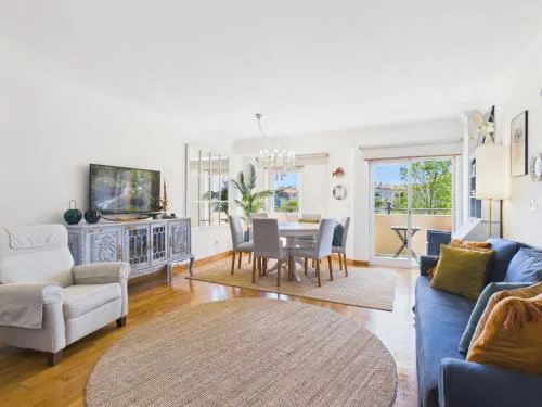 Spacious 3BR w/ Balcony Near Carcavelos Beach | By Airnest