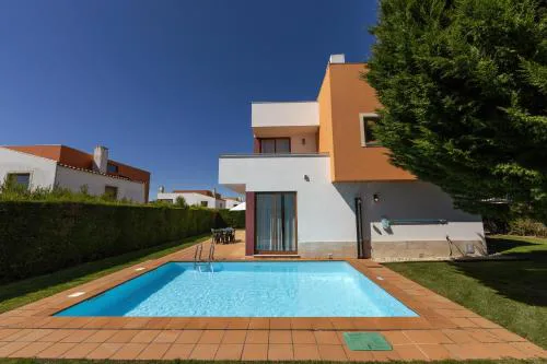 Charming Villa Óbidos by LovelyStay
