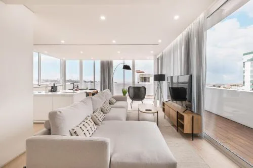 Bay View Penthouse by Olala Homes
