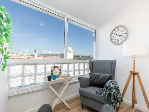 Bright Valadim Apartment